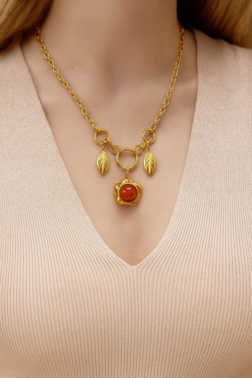Carnelian stone pendant - Etara